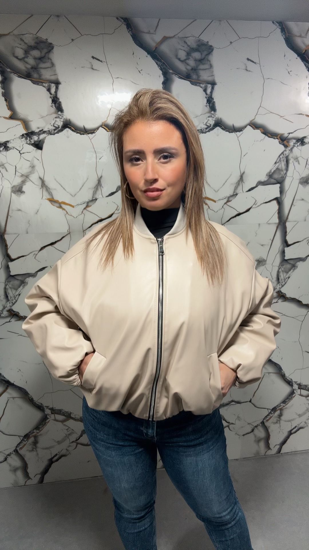 Bomber Oversize in Similpelle Panna con Zip Centrale