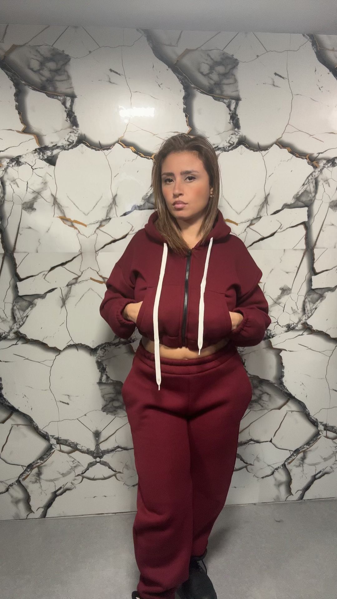 Completo Tuta Donna Cropped Burgundy – Hoodie con Zip & Jogger