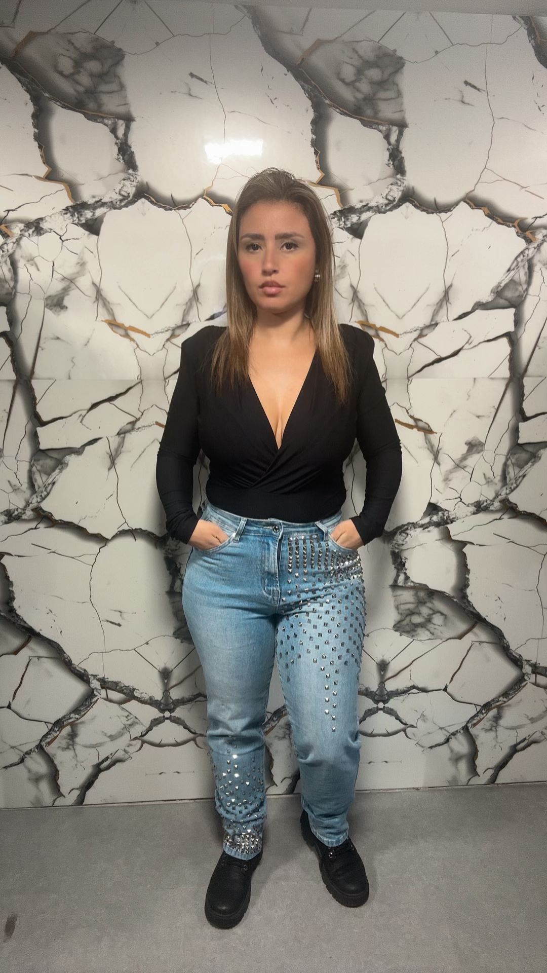 Jeans Denim Glam con Borchie – Brilla con Stile!