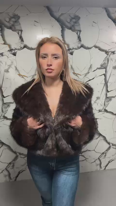 Giacca in Pelliccia Ecologica Marrone a Taglio Corto